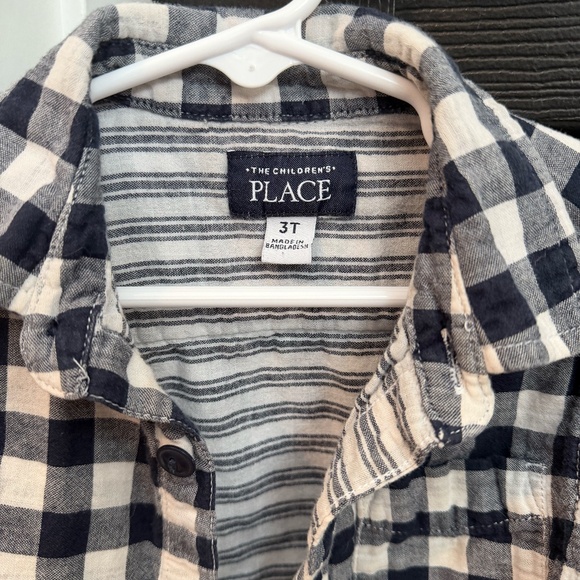 Children’s Place Navy Checkered Flannel Button-Up Shirt (3T) - Picture 2 of 3